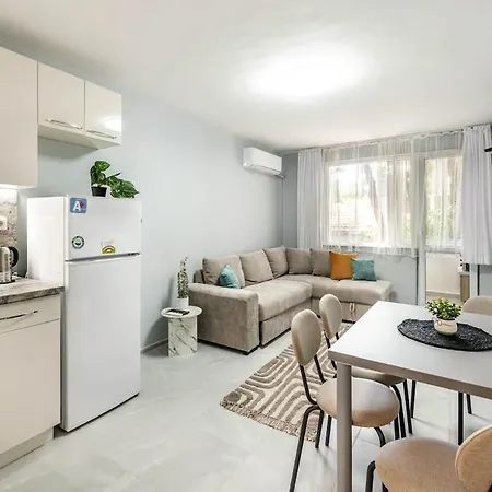 Fresh Place To In The Center Of Апартаменти Варна